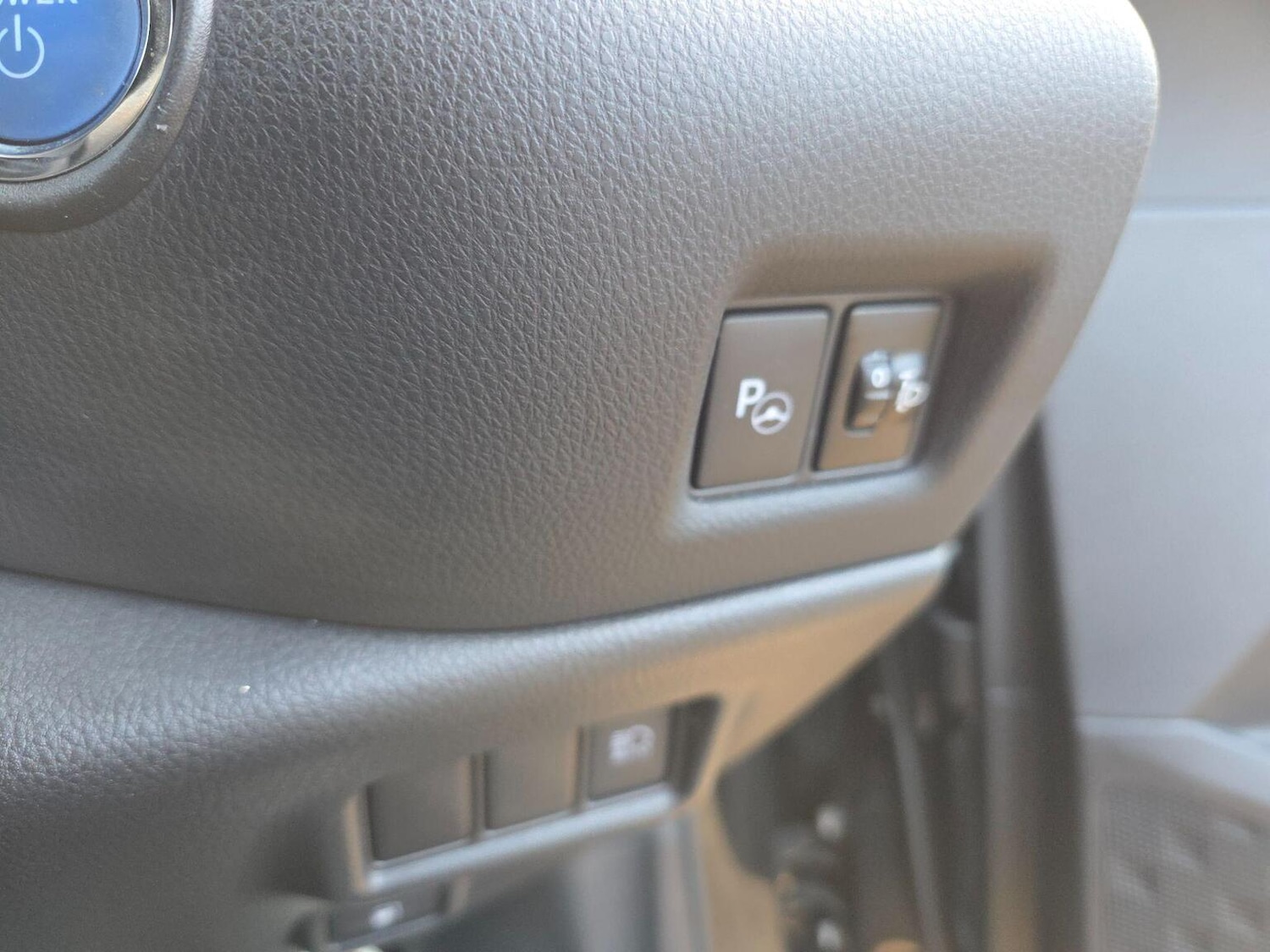 Used Toyota C-HR 2018 for sale - 76631463: Photo 17