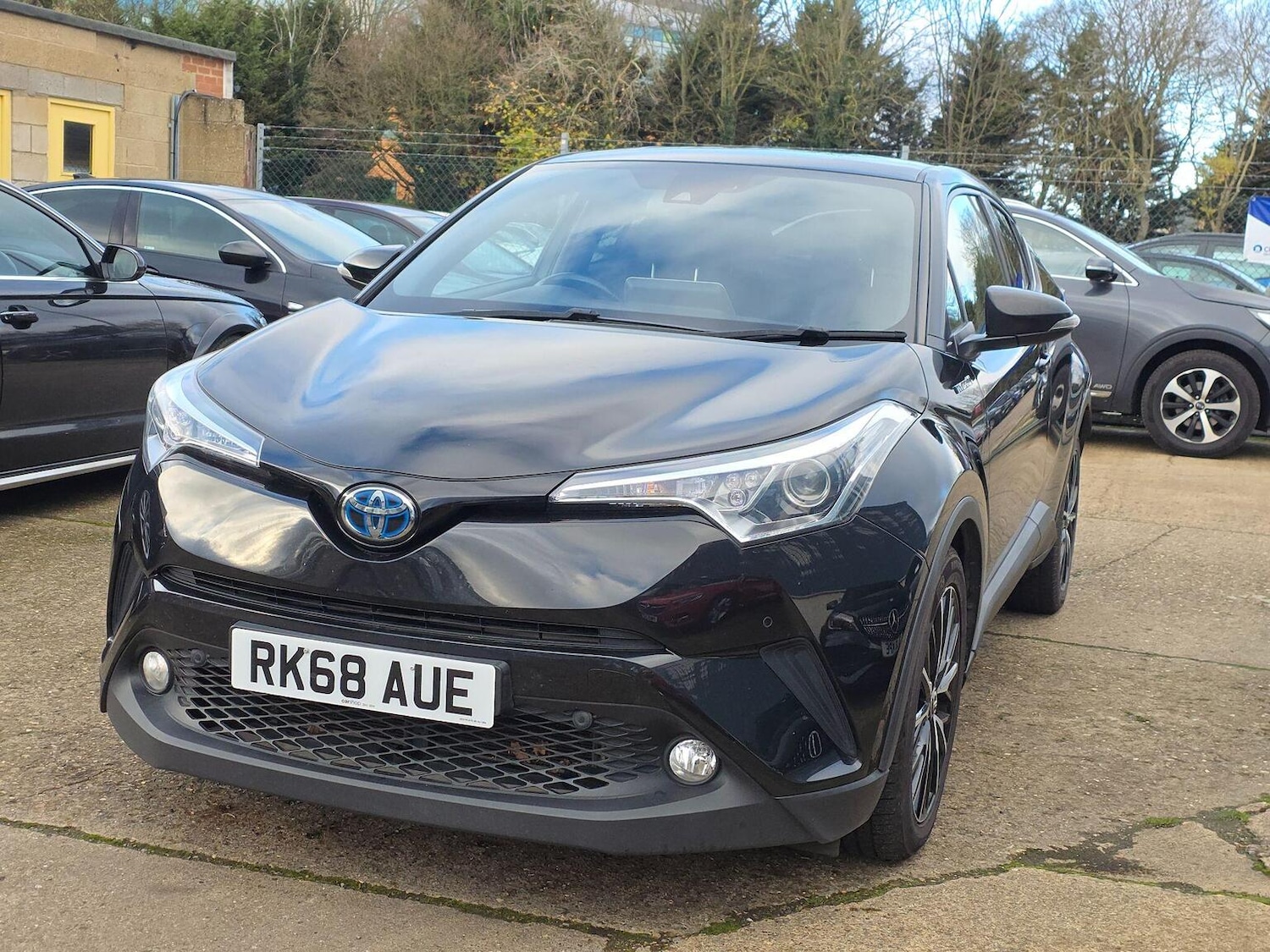 Used Toyota C-HR 2018 for sale - 76631463: Photo 2