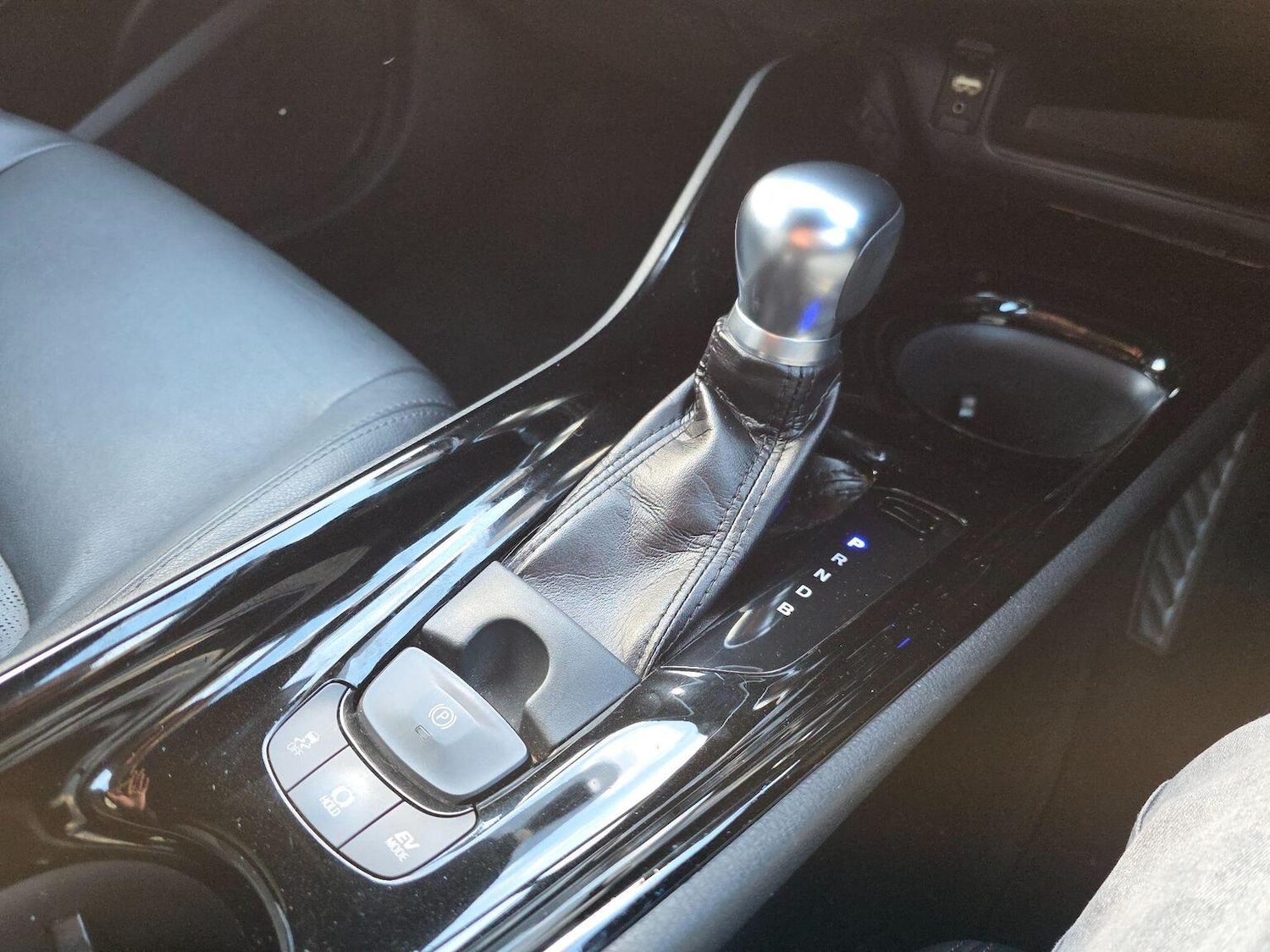 Used Toyota C-HR 2018 for sale - 76631463: Photo 9