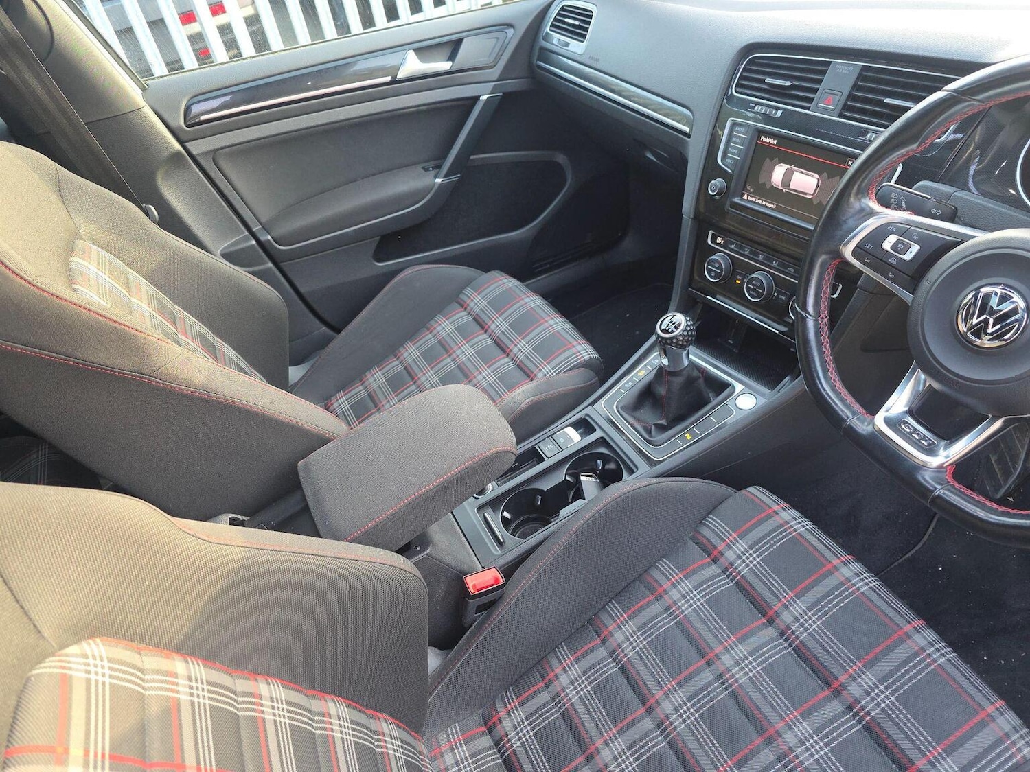 Used Volkswagen Golf 2016 for sale - 77774788: Photo 2