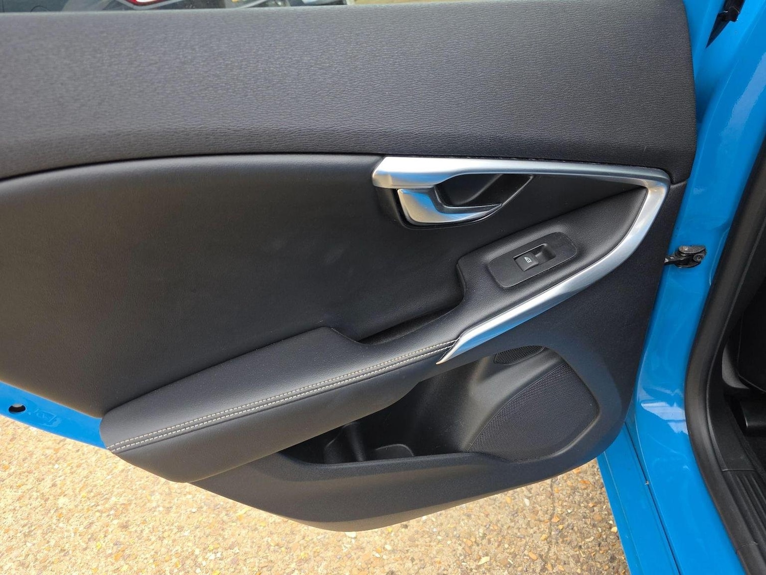 Used Volvo V40 2014 for sale - 76107319: Photo 28