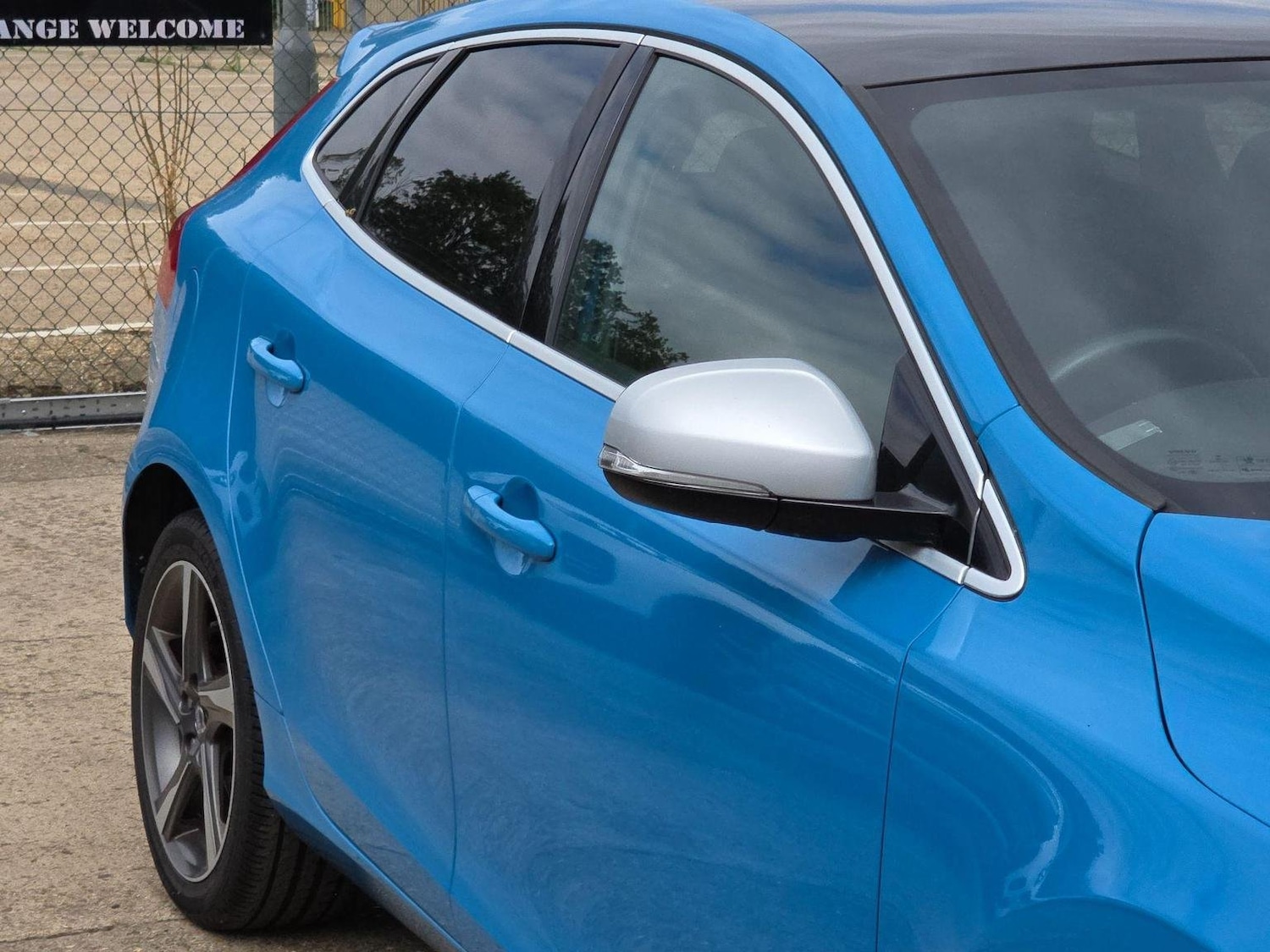 Used Volvo V40 2014 for sale - 76107319: Photo 37