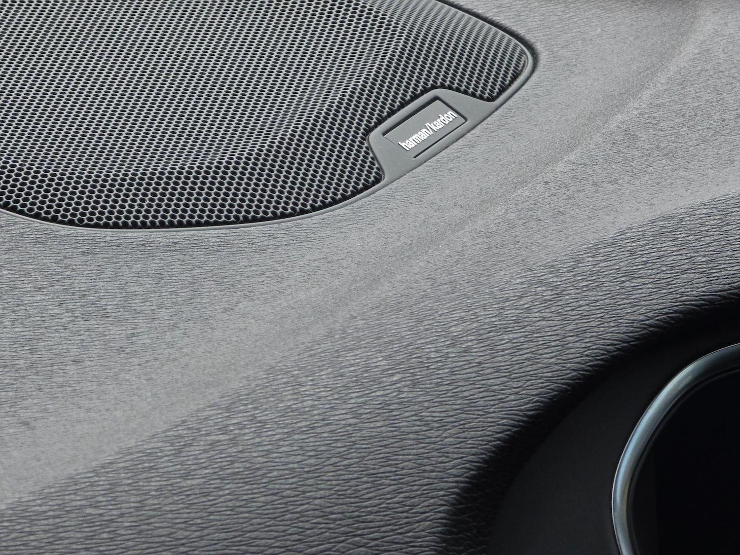 Used Volvo V40 2014 for sale - 76107319: Photo 50