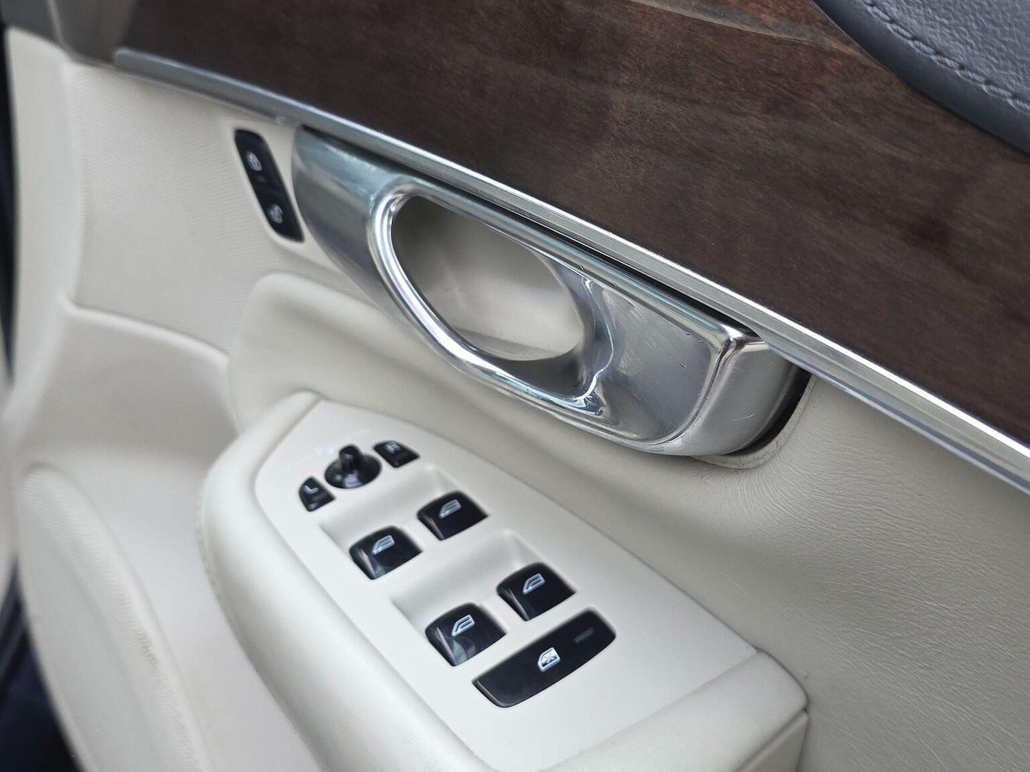 Used Volvo XC90 2015 for sale - 76107349: Photo 24