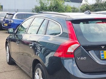 Used Volvo V60 2017 for sale - 76107238: Photo