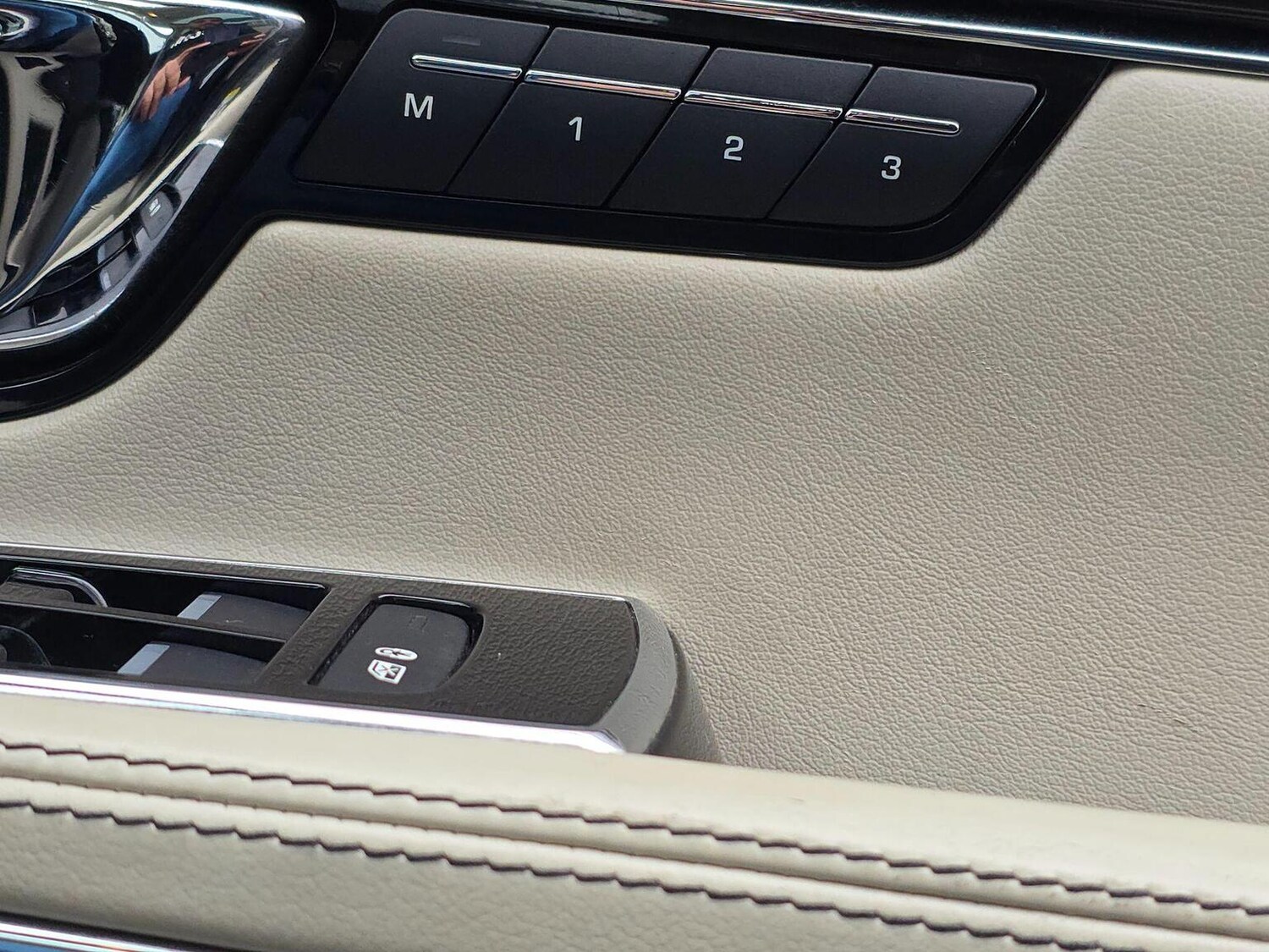 Used Jaguar XJ 2015 for sale - 77789293: Photo 23