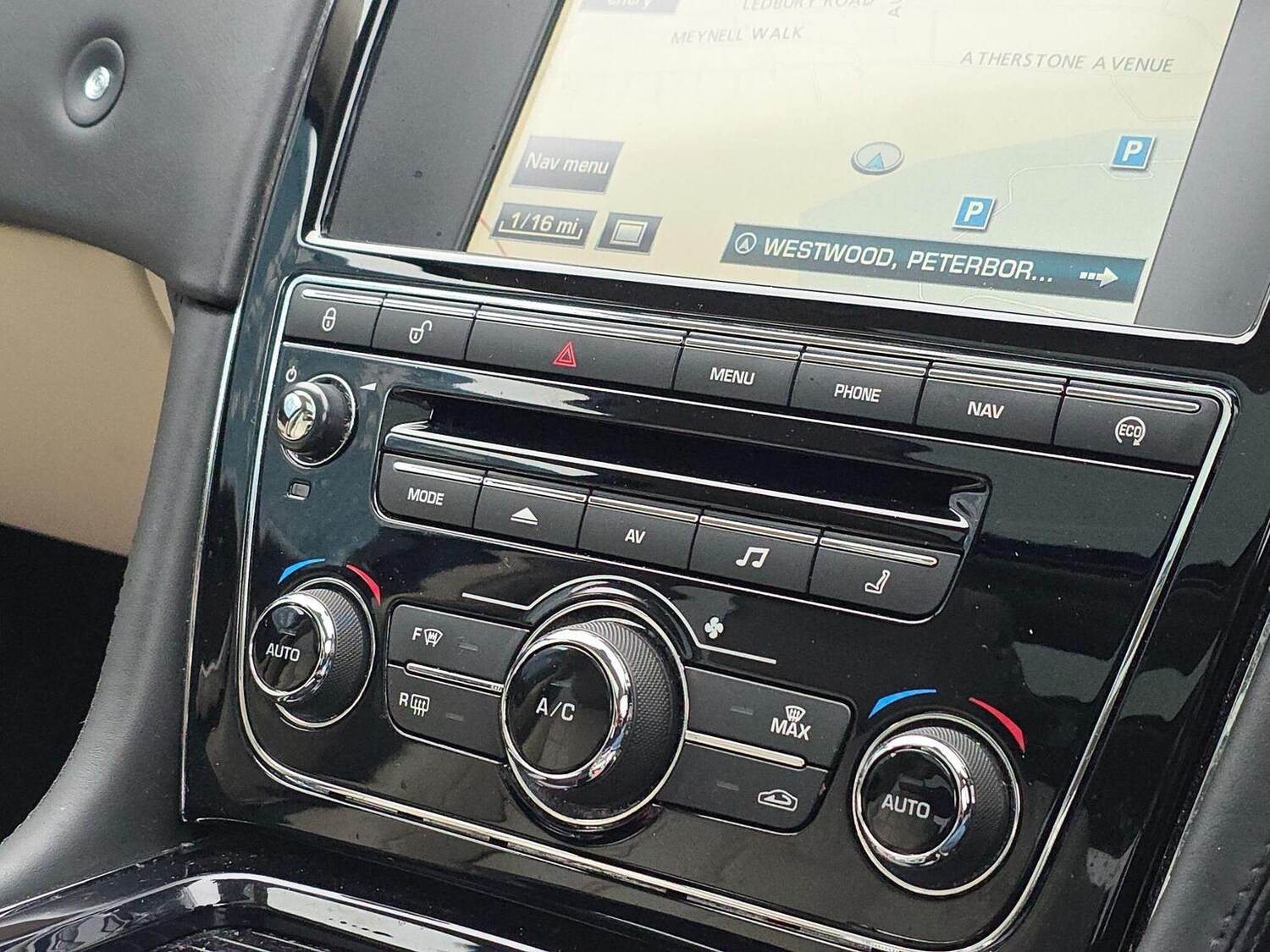 Used Jaguar XJ 2015 for sale - 77789293: Photo 30