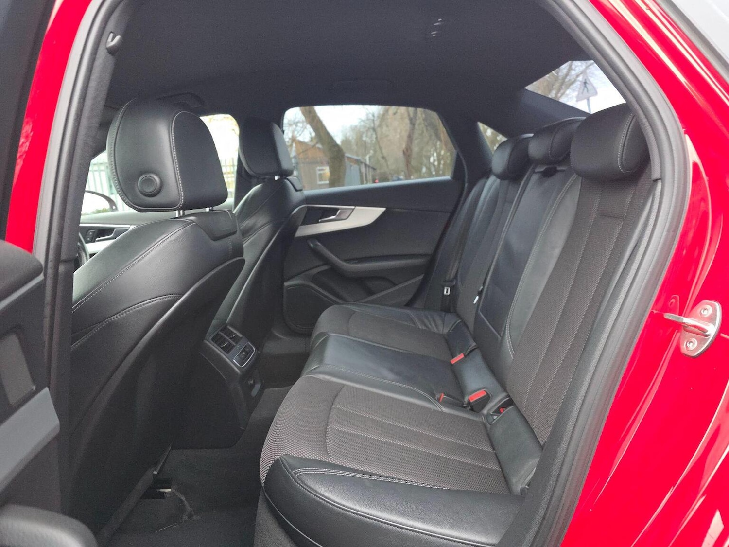 Used Audi A4 2016 for sale - 77303750: Photo 2