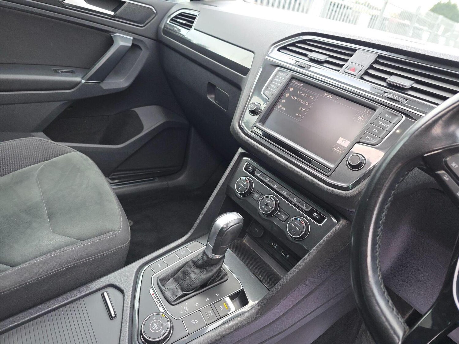 Used Volkswagen Tiguan 2017 for sale - 77501496: Photo 11