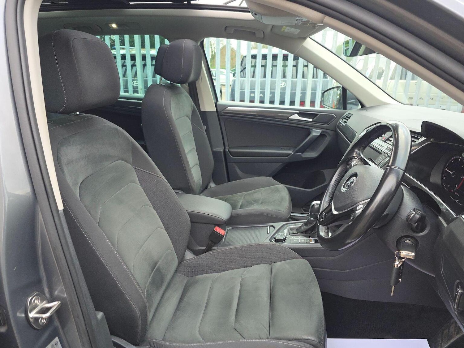 Used Volkswagen Tiguan 2017 for sale - 77501496: Photo 2