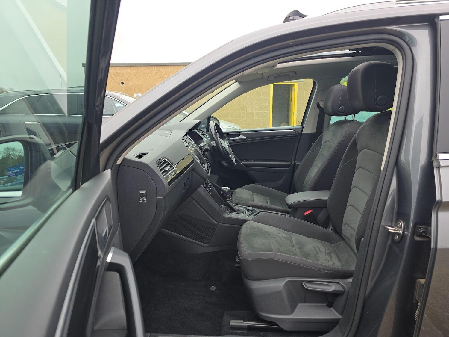 Used Volkswagen Tiguan 2017 for sale - 77501496: Photo 42