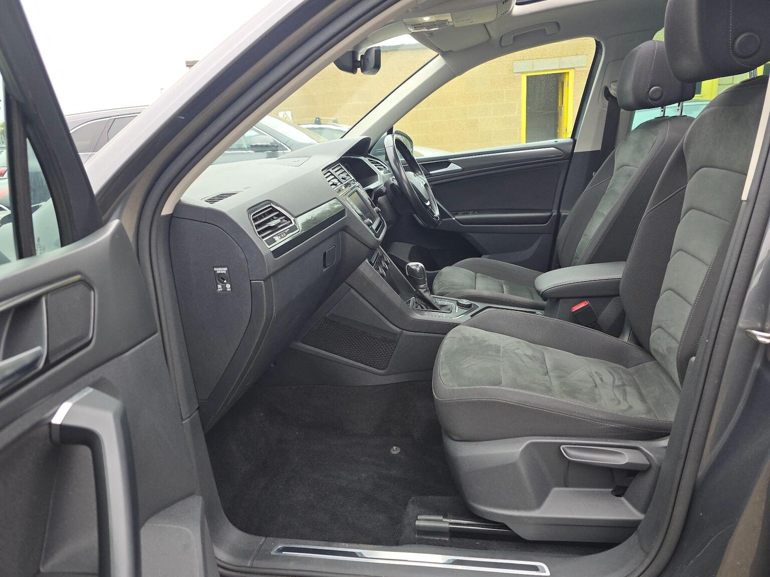 Used Volkswagen Tiguan 2017 for sale - 77501496: Photo 43