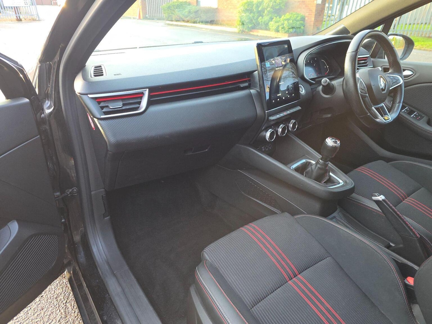 Used Renault Clio 2020 for sale - 77385170: Photo 2