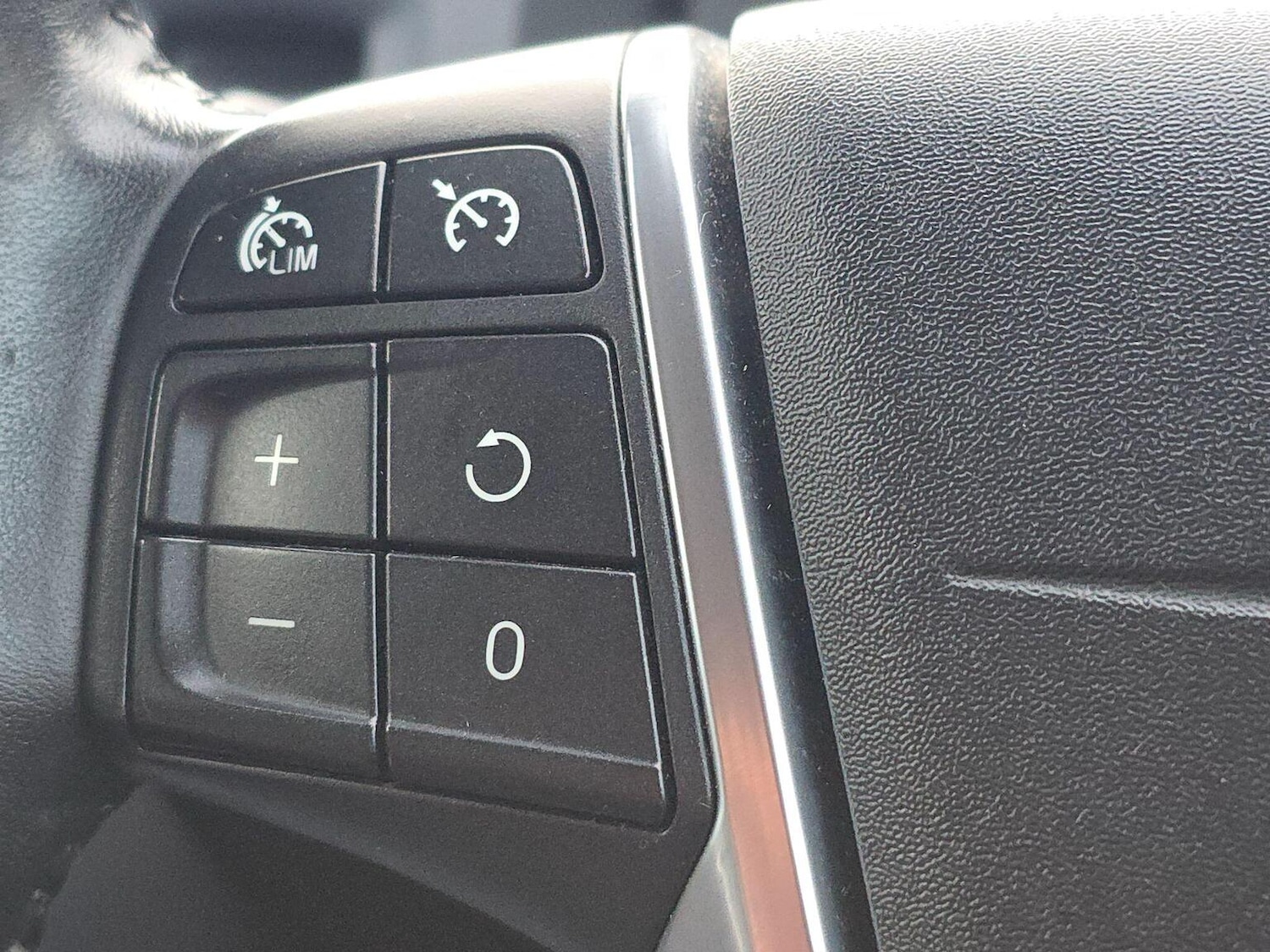 Used Volvo S60 2012 for sale - 77303736: Photo 19