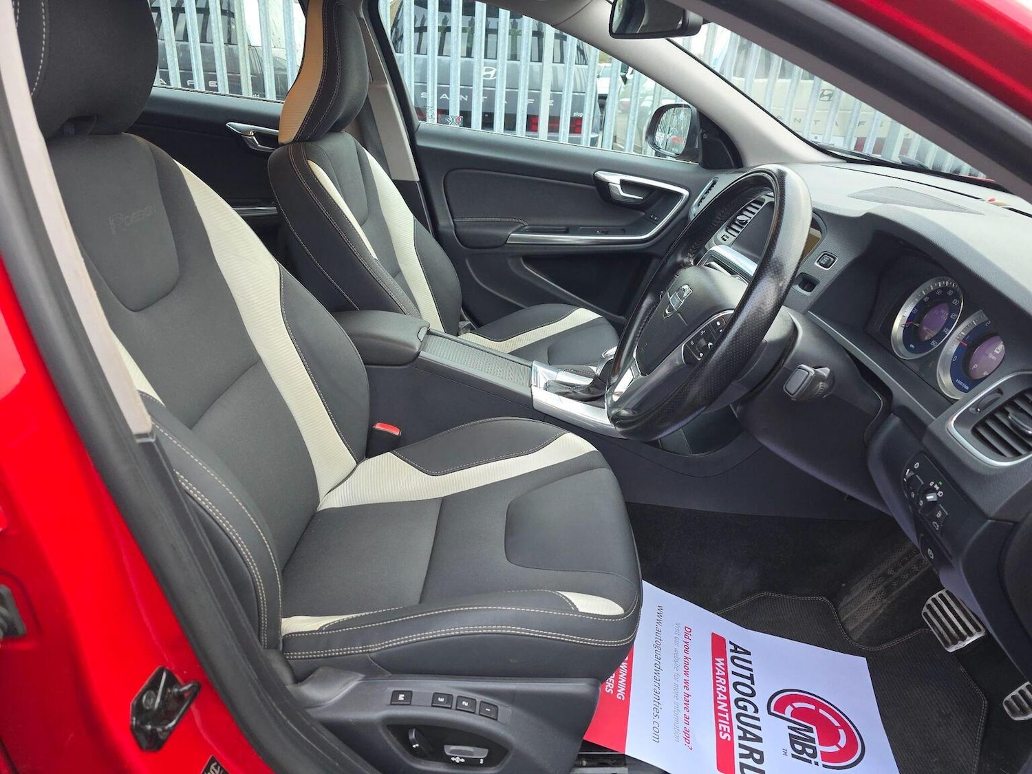 Used Volvo S60 2012 for sale - 77303736: Photo 2