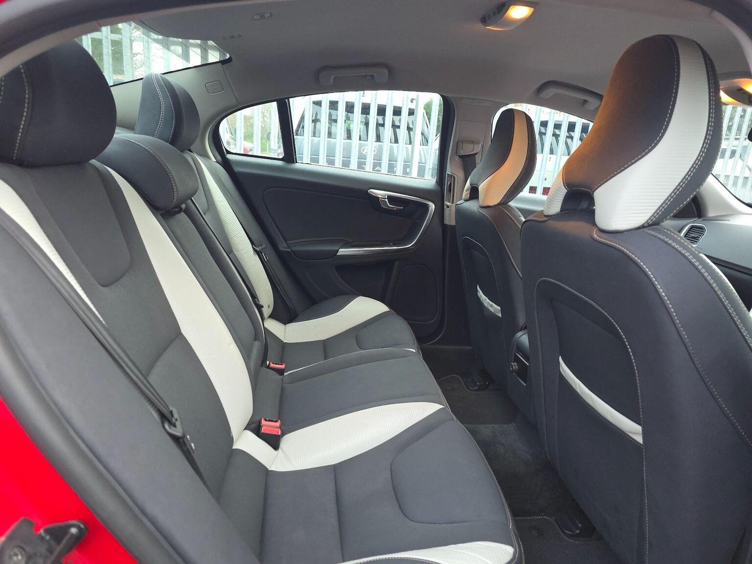 Used Volvo S60 2012 for sale - 77303736: Photo 4