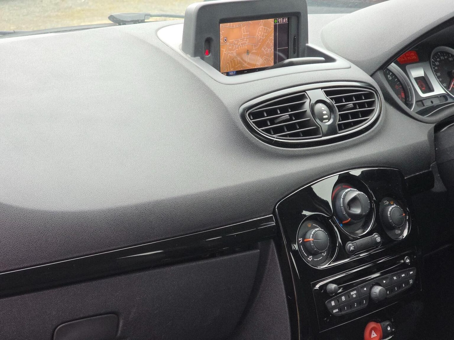 Used Renault Clio 2012 for sale - 77749925: Photo 10