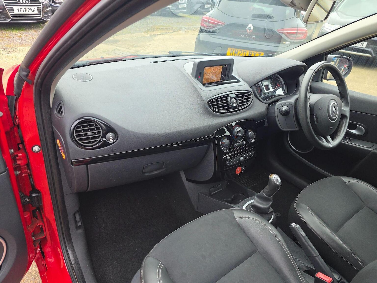 Used Renault Clio 2012 for sale - 77749925: Photo 11