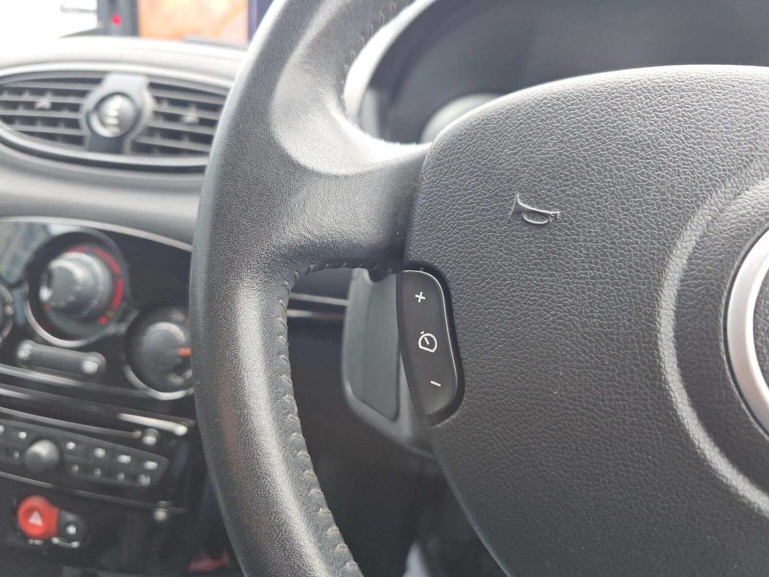 Used Renault Clio 2012 for sale - 77749925: Photo 18