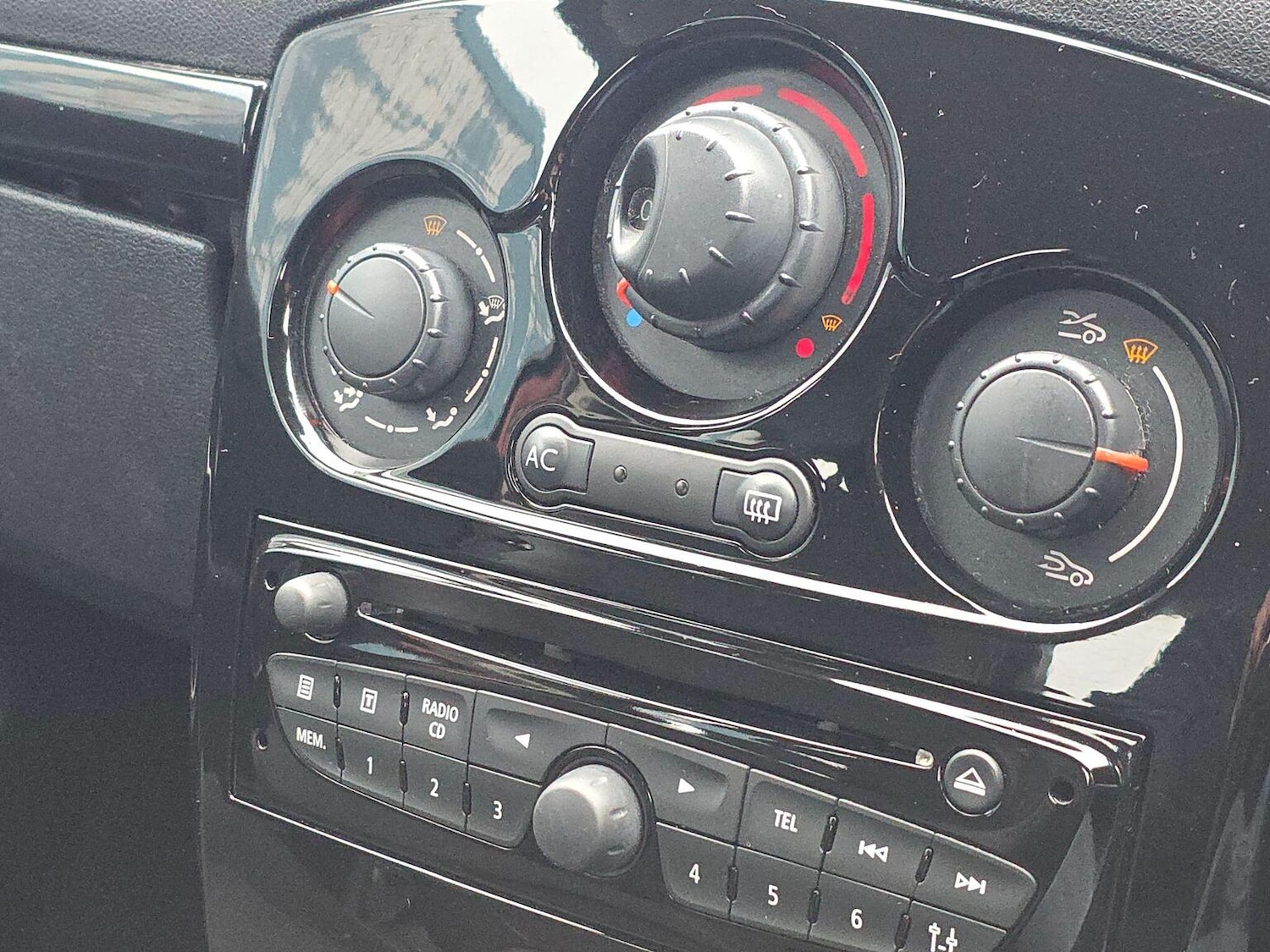 Used Renault Clio 2012 for sale - 77749925: Photo 9