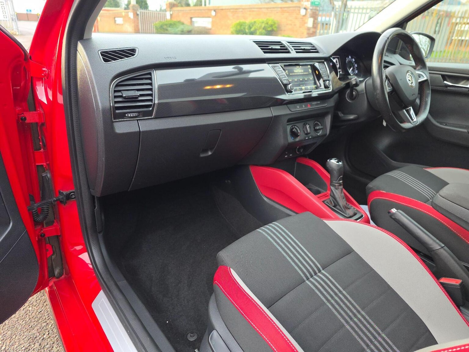 Used Skoda Fabia 2017 for sale - 77508381: Photo 2