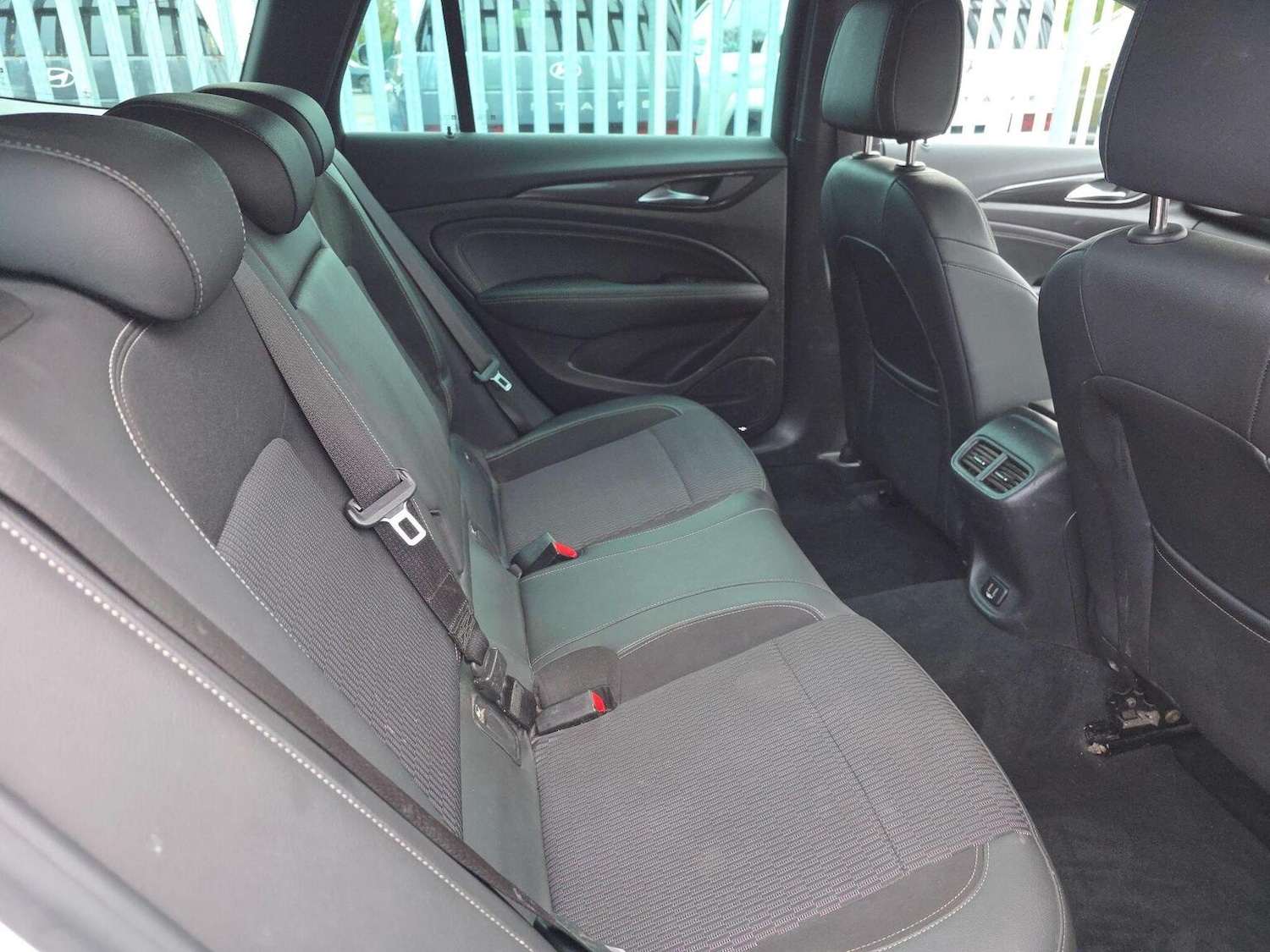 Used Vauxhall Insignia 2018 for sale - 77385335: Photo 3