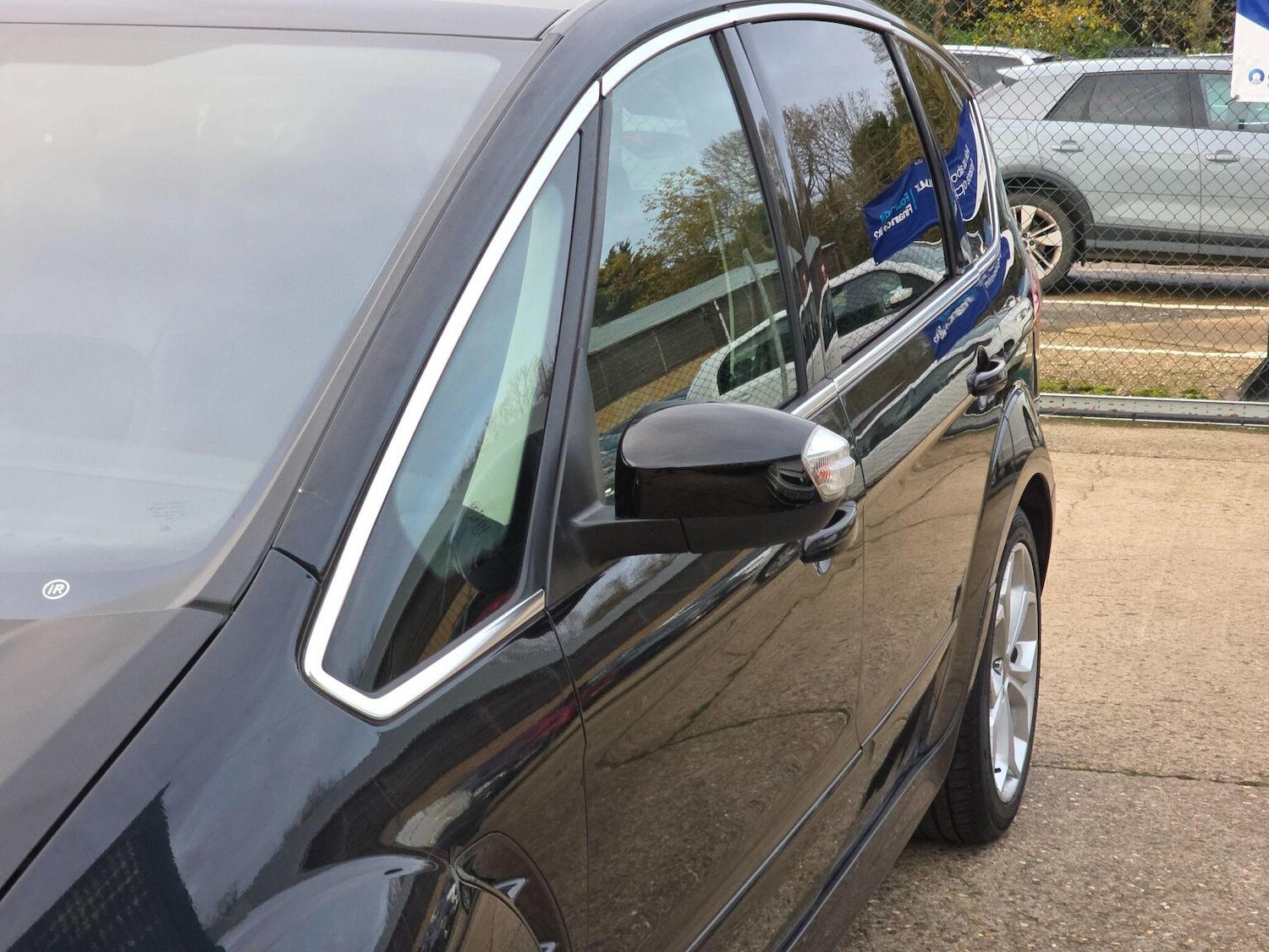 Used Ford S-Max 2013 for sale - 76455528: Photo 25