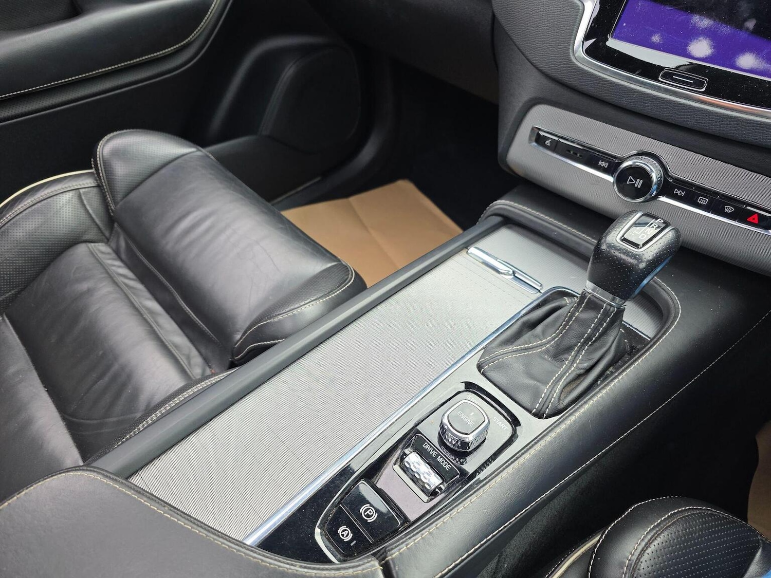 Used Volvo XC90 2015 for sale - 76358203: Photo 10