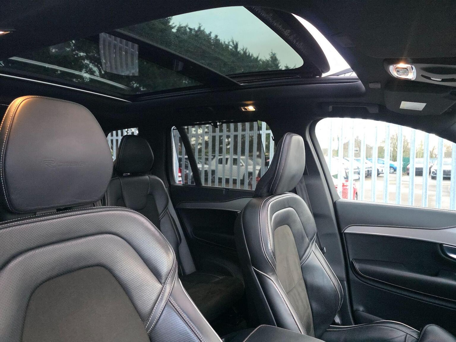 Used Volvo XC90 2018 for sale - 77173215: Photo 2