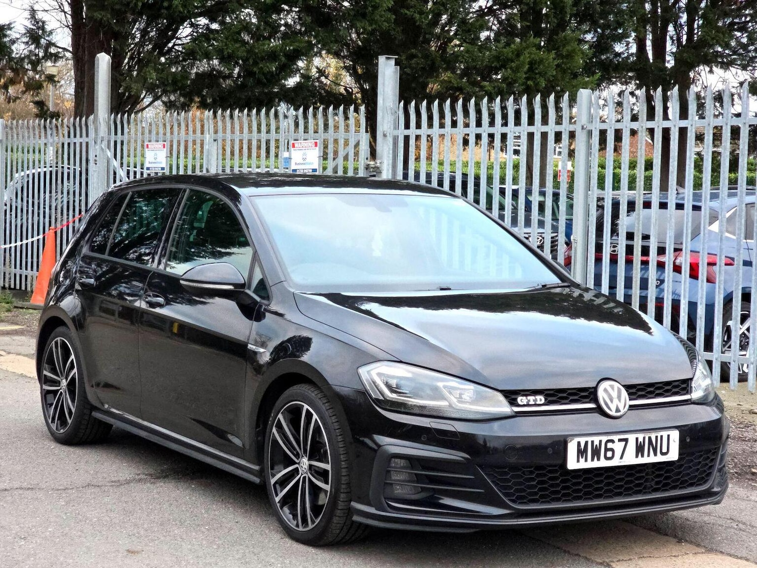 Used Volkswagen Golf 2017 for sale - 76525730: Photo 1