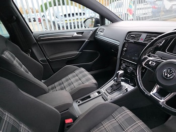 Used Volkswagen Golf 2017 for sale - 76525730: Photo