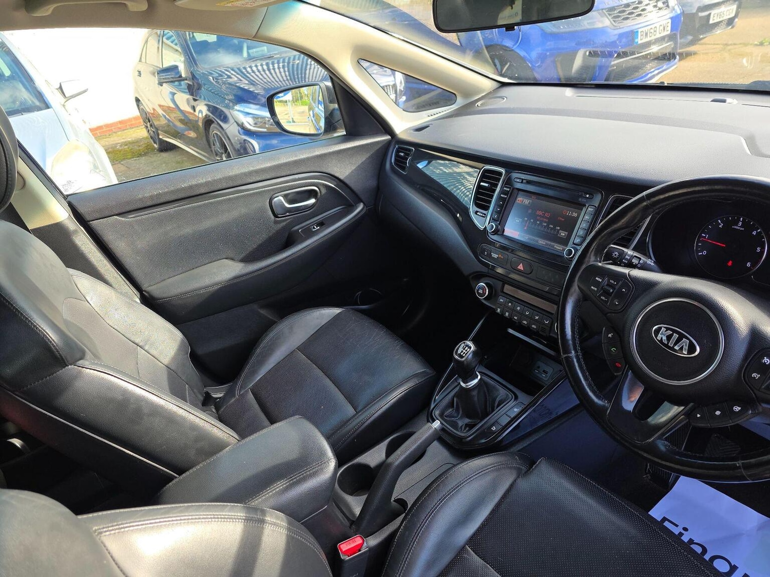 Used Kia Carens 2015 for sale - 76439923: Photo 2