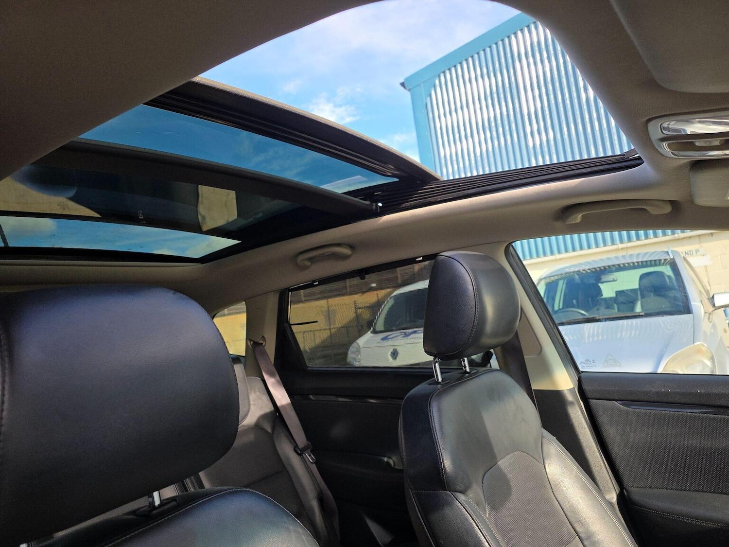 Used Kia Carens 2015 for sale - 76439923: Photo 30