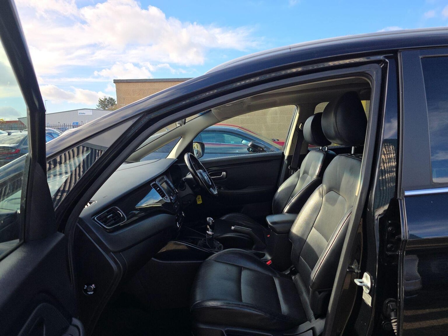 Used Kia Carens 2015 for sale - 76439923: Photo 31