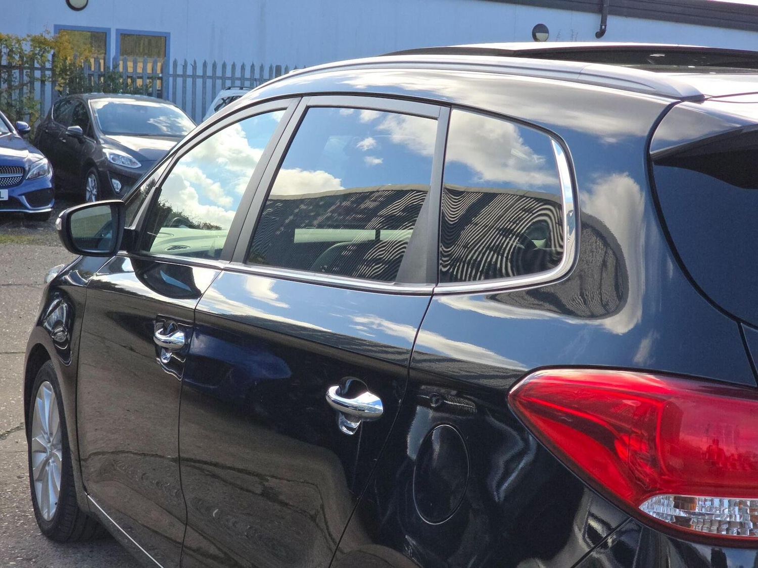 Used Kia Carens 2015 for sale - 76439923: Photo 35