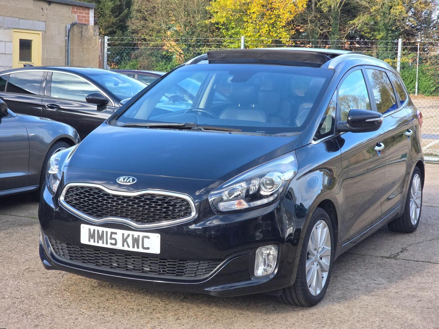 Used Kia Carens 2015 for sale - 76439923: Photo 4