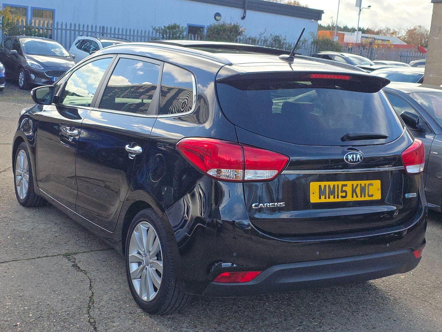 Used Kia Carens 2015 for sale - 76439923: Photo 5