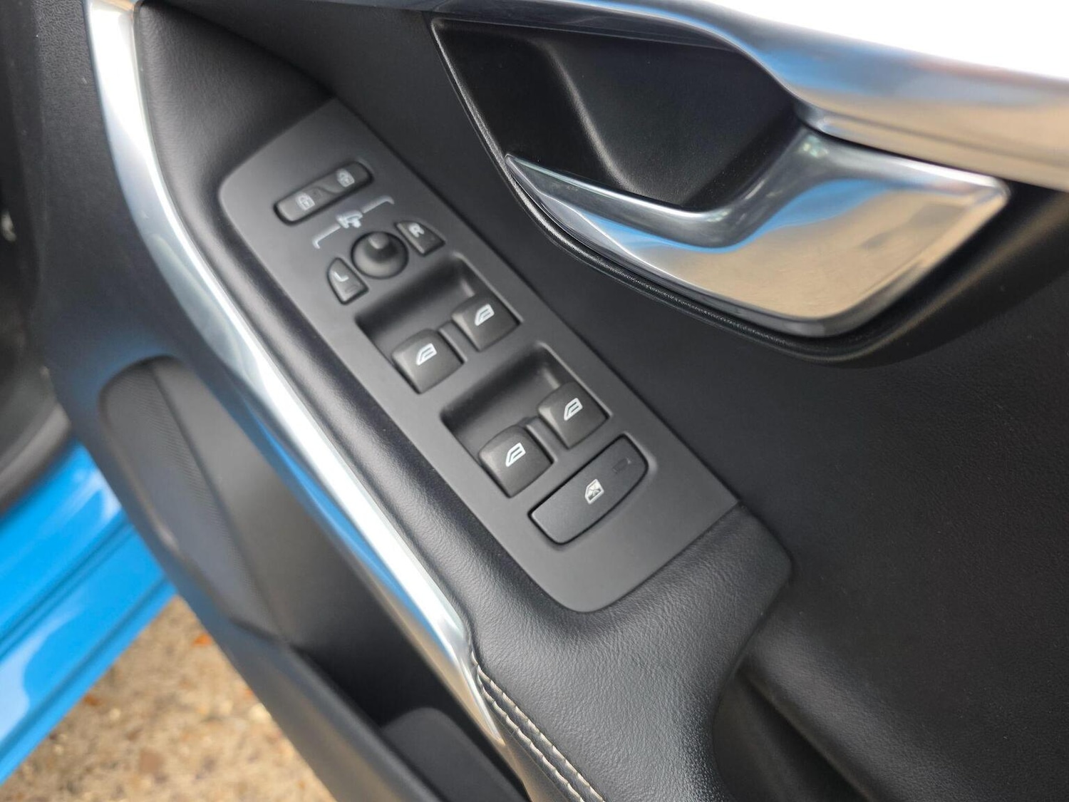 Used Volvo V40 2014 for sale - 76794251: Photo 30