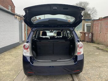 Used Toyota Verso 2011 for sale - 77329567: Photo