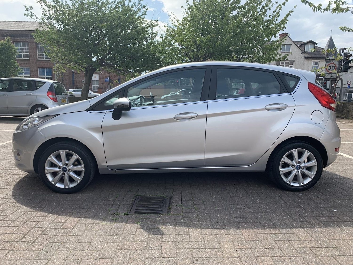 Used Ford Fiesta 2009 for sale - 76984200: Photo 2