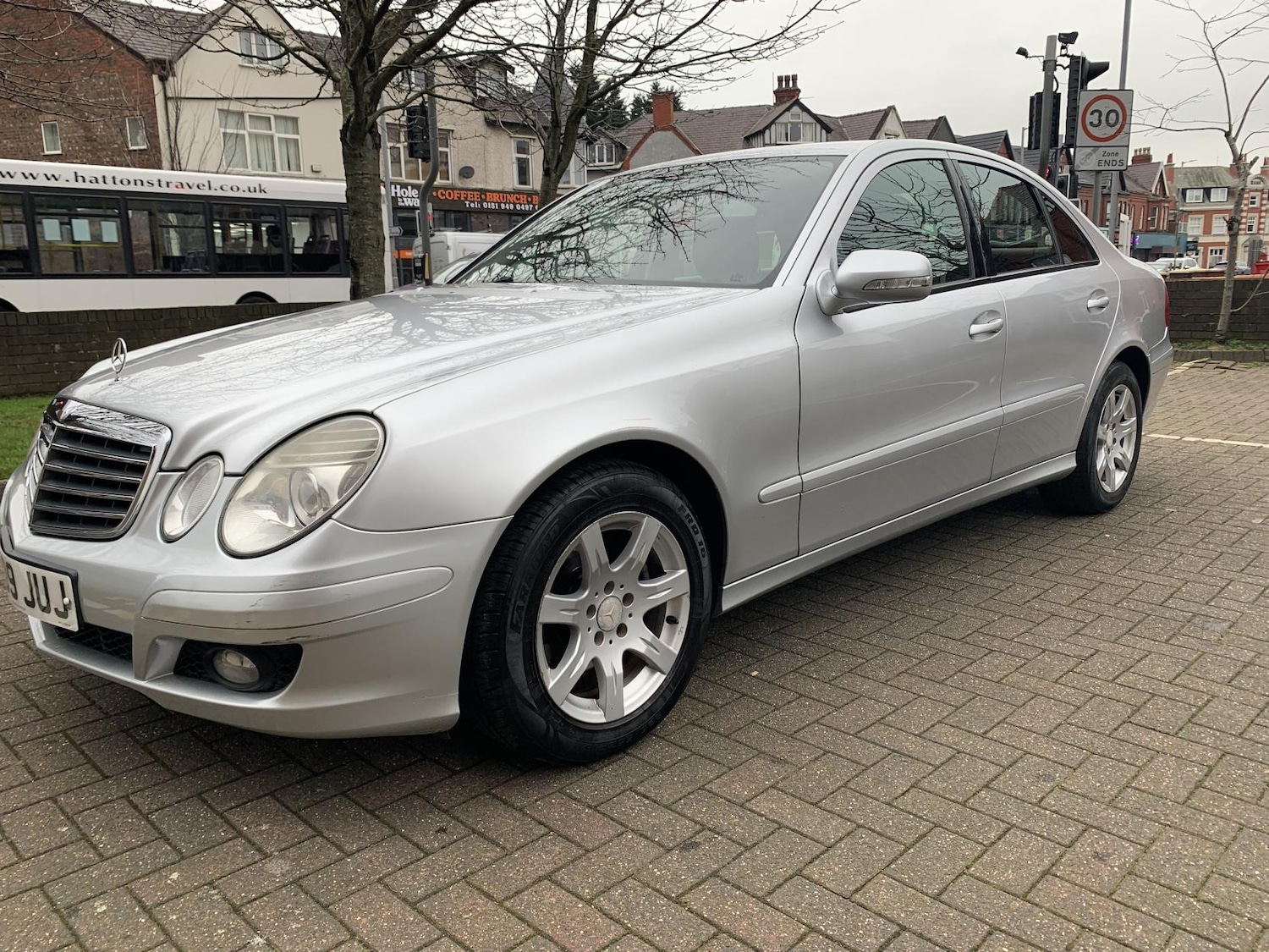 Used Mercedes-Benz E Class 2009 for sale - 77329570: Photo 1