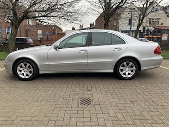 Used Mercedes-Benz E Class 2009 for sale - 77329570: Photo