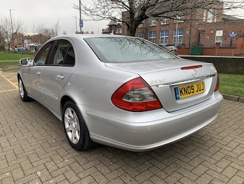 Used Mercedes-Benz E Class 2009 for sale - 77329570: Photo