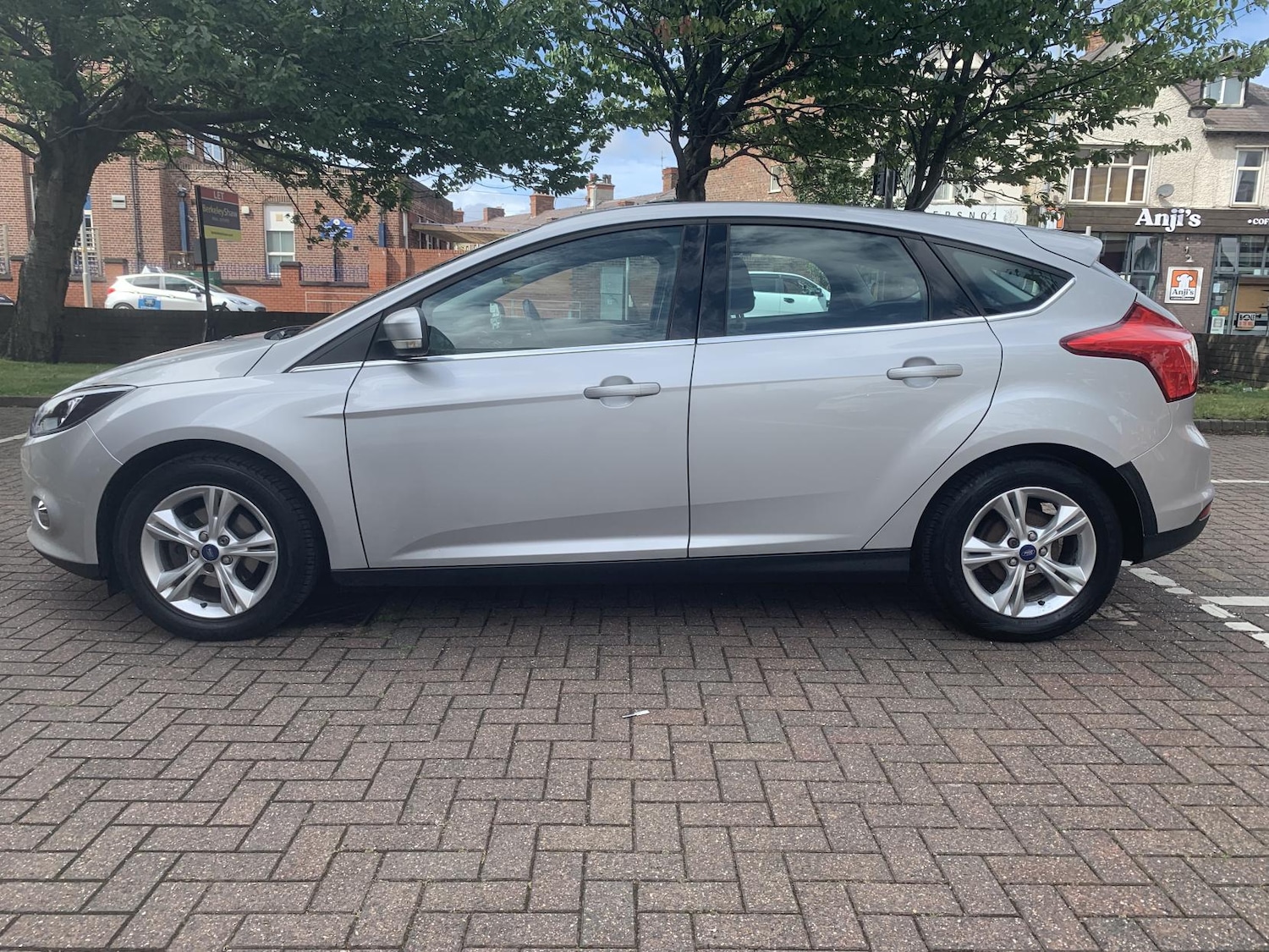 Used Ford Focus 2011 for sale - 76984194: Photo 2