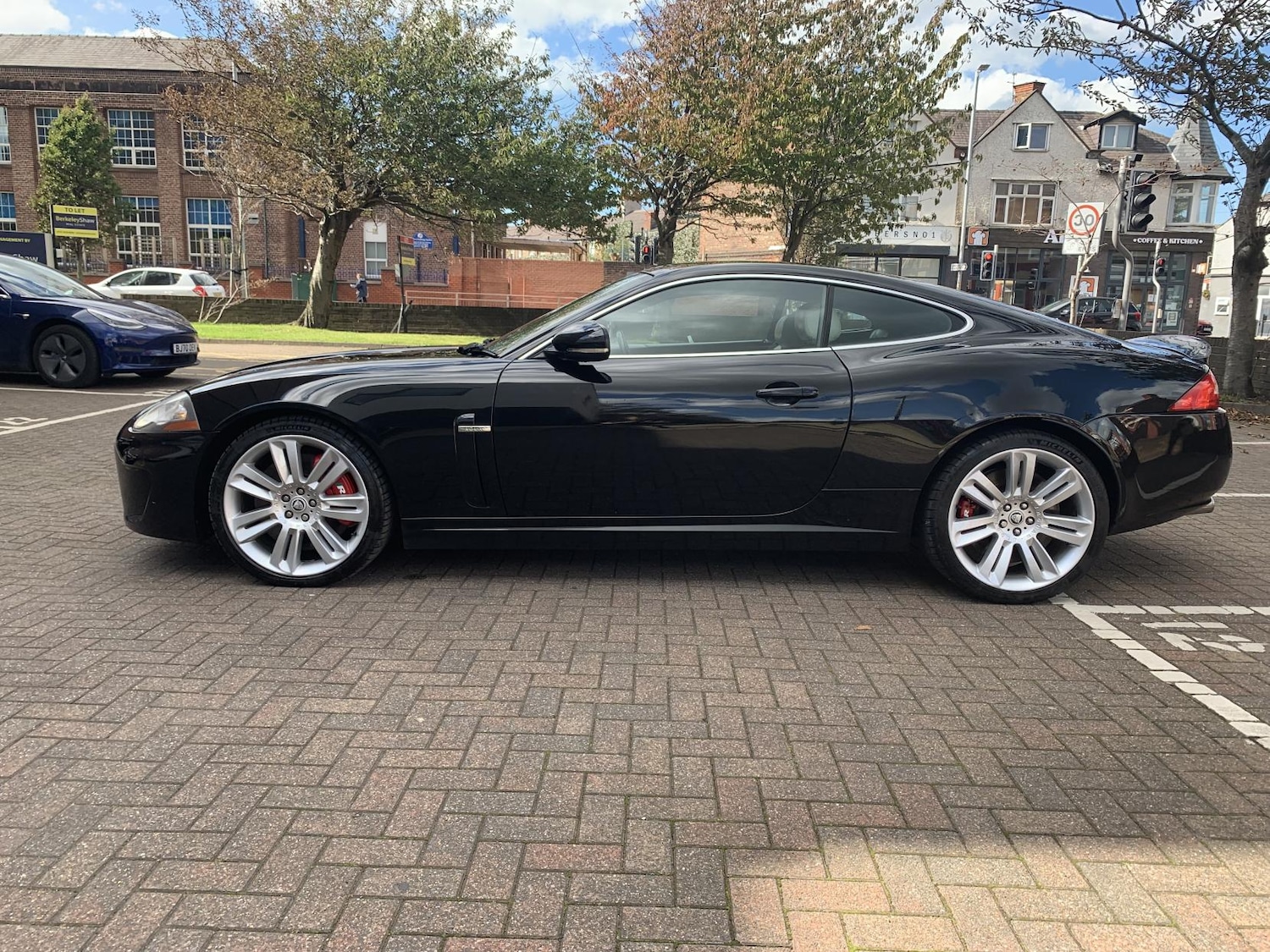 Used Jaguar XK 2010 for sale - 76984204: Photo 2