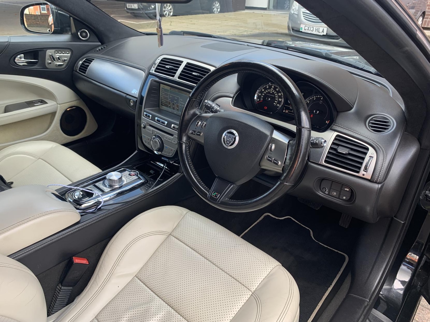 Used Jaguar XK 2010 for sale - 76984204: Photo 9