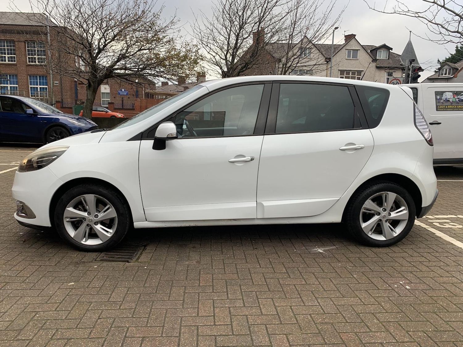 Used Renault Scenic 2012 for sale - 77039649: Photo 2