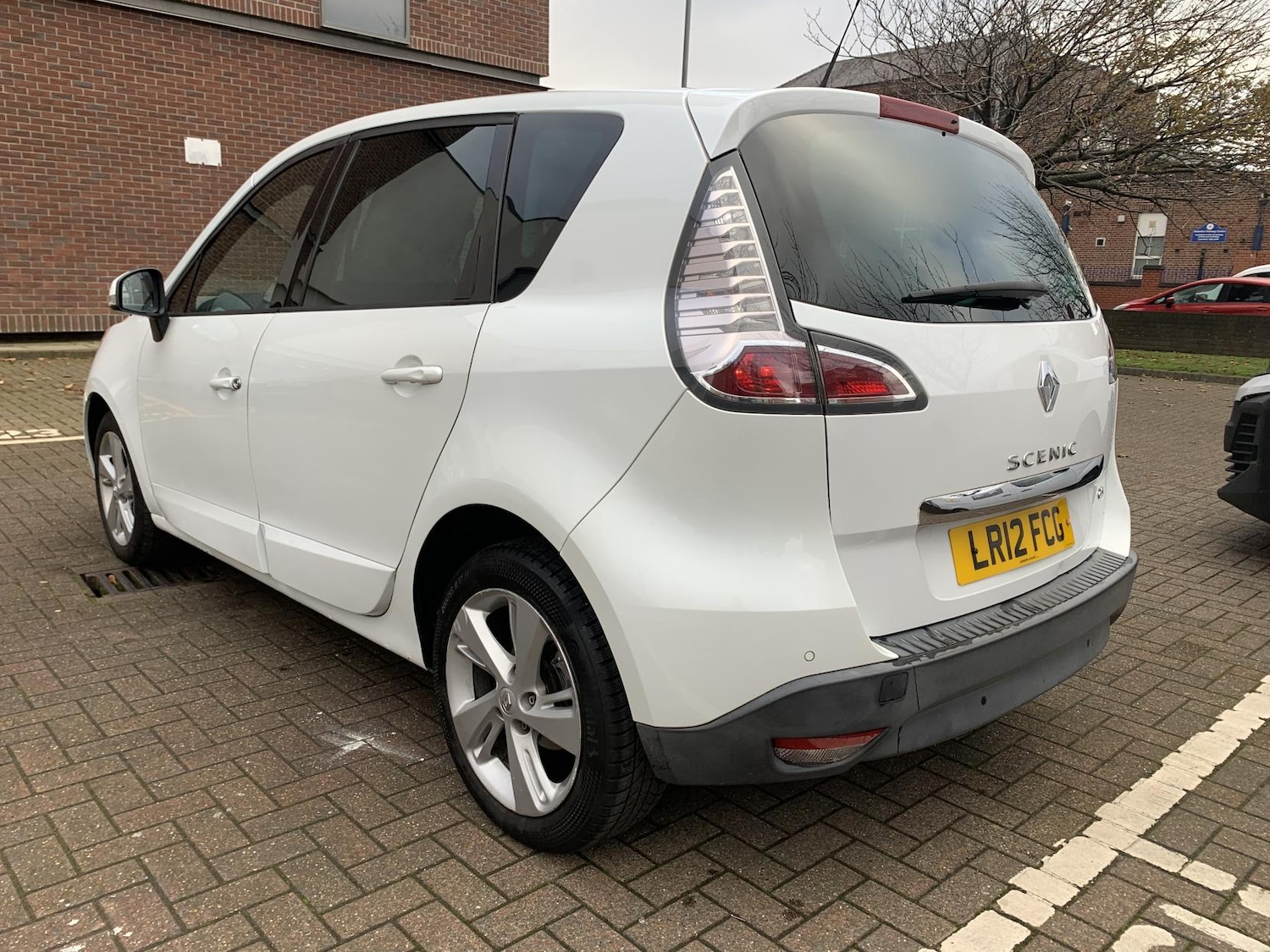 Used Renault Scenic 2012 for sale - 77039649: Photo 3