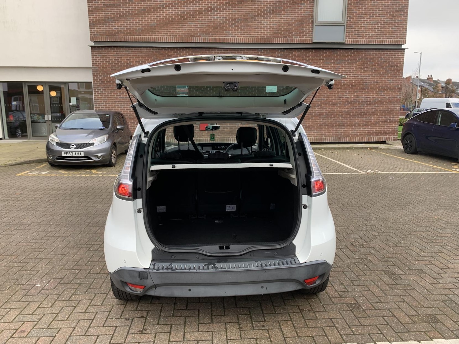 Used Renault Scenic 2012 for sale - 77039649: Photo 5