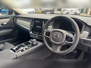 Used Volvo V90 2025 for sale - 76679601: Photo